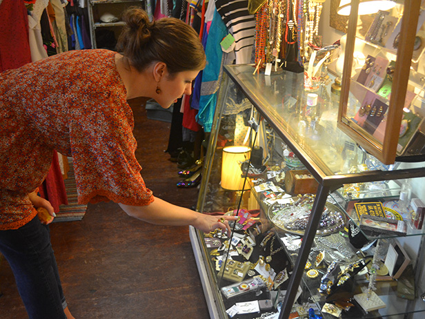 Shopping For Your Vintage Jewelry Collection Business